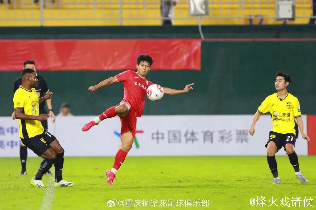 重庆铜梁龙8连胜终结仍领跑中甲 陕西轰4球两连胜 重庆铜梁龙8连胜终结仍领跑中甲 陕西轰4球两连胜