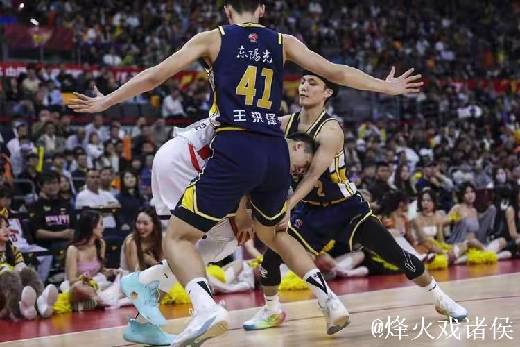 CBA-徐杰17+9萨林杰17+10 广东97-94力克广州